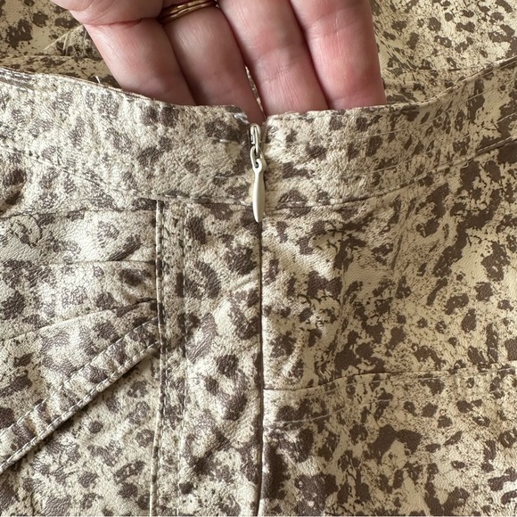 Free People Fake Out Leopard Print Faux Leather Skirt in Light Combo Size 6 - Picture 10 of 12